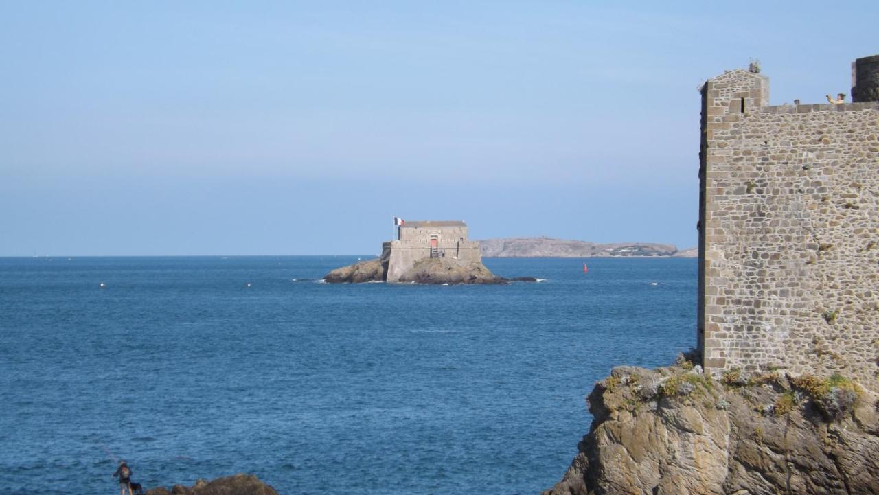 Appartement T2 ,Parking Prive,Terrasse, 10 Mns A Pieds De La Cite Corsaire Et Ses Plages Saint-Malo Eksteriør bilde