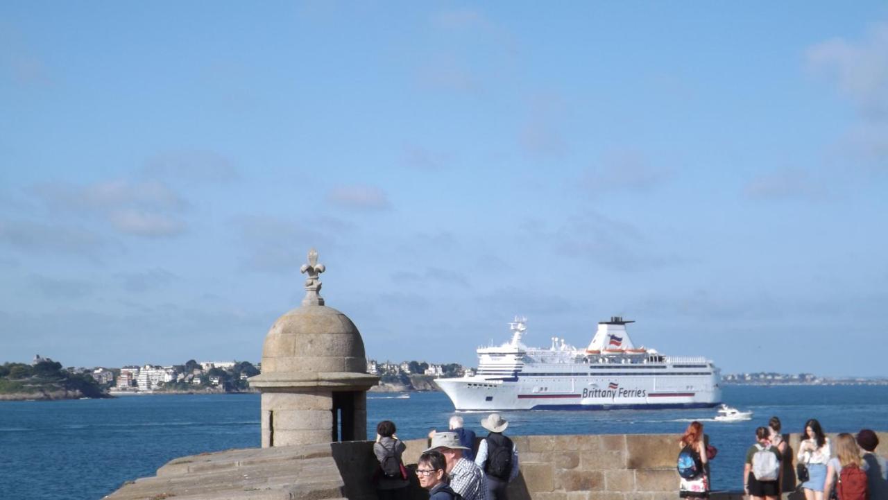 Appartement T2 ,Parking Prive,Terrasse, 10 Mns A Pieds De La Cite Corsaire Et Ses Plages Saint-Malo Eksteriør bilde
